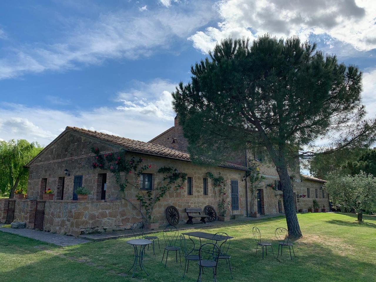 Agriturismo Santa Maria Пиенца Екстериор снимка
