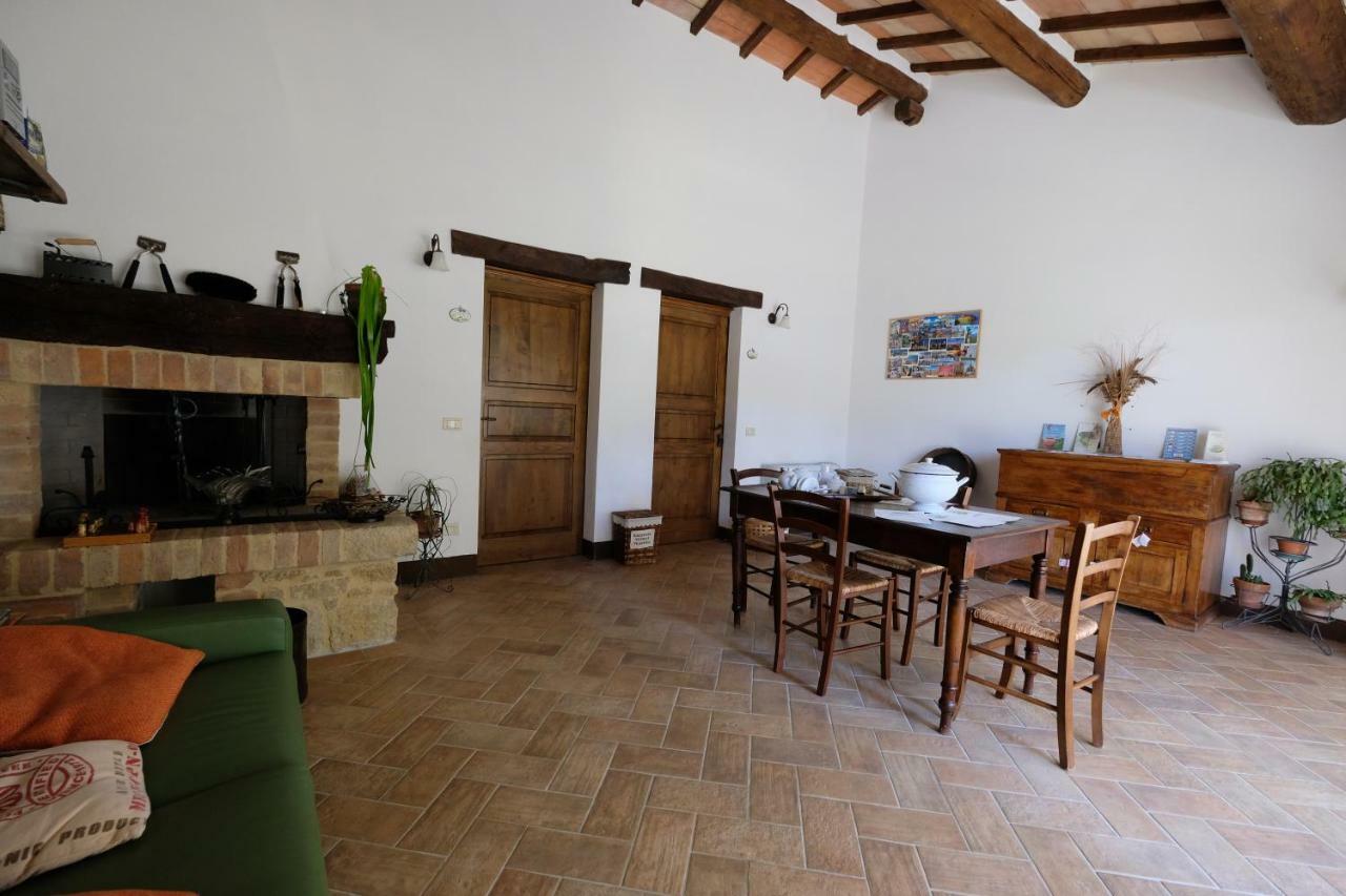 Agriturismo Santa Maria Пиенца Екстериор снимка